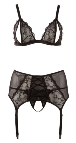 Ensemble lingerie Cottelli Curves en dentelle noire composé d’un soutien-gorge à bonnets ouverts, d’un porte-jarretelles à laçage décoratif et d’un string assorti grande taille.