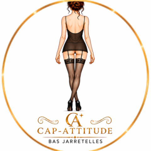Bas jarretelles maintenus par un porte-jarretelles avec attaches réglables.